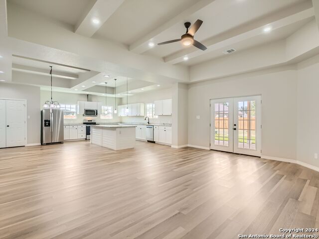 Listing photo id 6 for 8501 Utopia Blvd