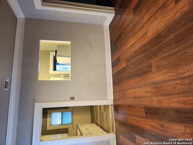 Image 11 of 13 For 1137 W. Magnolia W