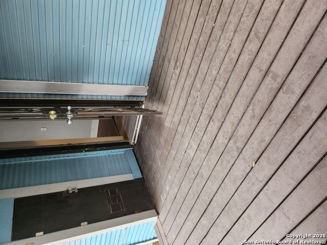 Image 12 of 13 For 1137 W. Magnolia W