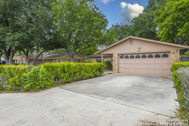 Listing photo id 0 for 210 Cardinal