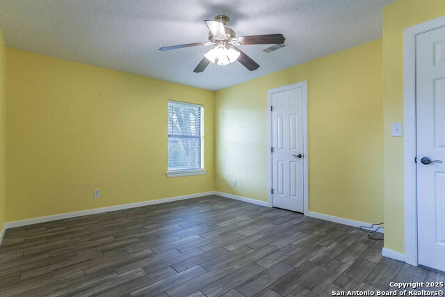 Listing photo id 24 for 210 Cardinal
