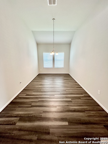 Listing photo id 8 for 4823 Cambridge Park