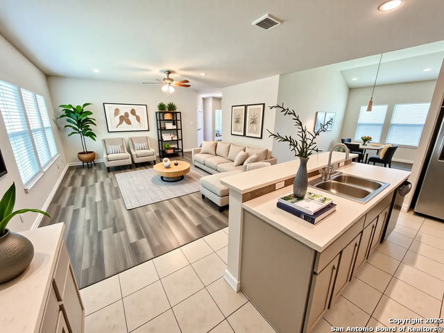 Listing photo id 0 for 4823 Cambridge Park