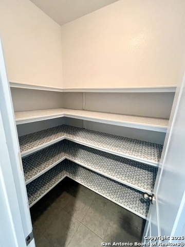 Listing photo id 22 for 4823 Cambridge Park