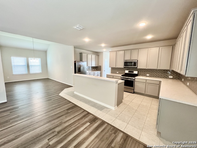 Listing photo id 3 for 4823 Cambridge Park