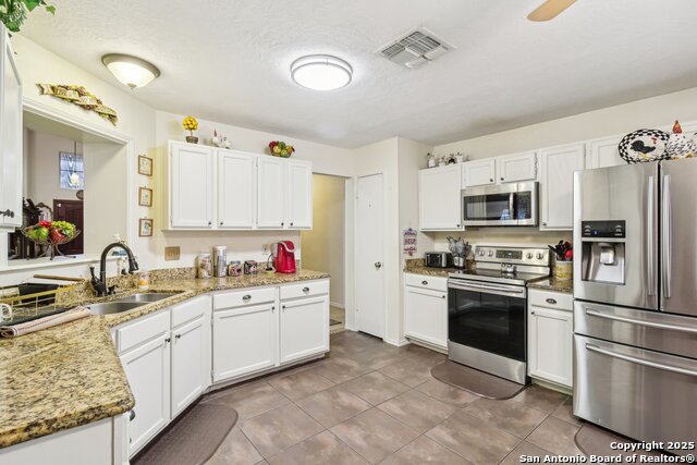 Image 17 of 48 For 14026 Fairway Oaks