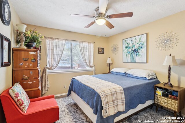 Image 33 of 48 For 14026 Fairway Oaks