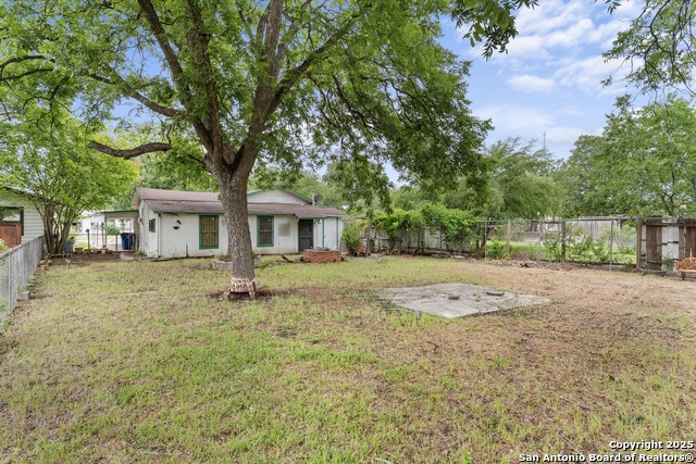 Listing photo id 3 for 213 Hosack