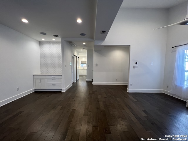 Listing photo id 9 for 208 Grandview Pl  4