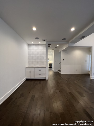 Listing photo id 10 for 208 Grandview Pl  4