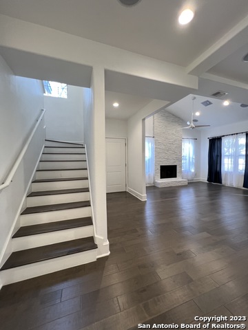 Listing photo id 11 for 208 Grandview Pl  4