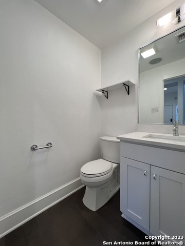 Listing photo id 12 for 208 Grandview Pl  4