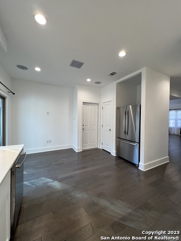 Listing photo id 18 for 208 Grandview Pl  4