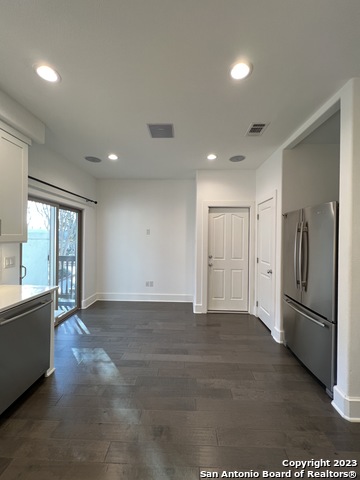 Listing photo id 19 for 208 Grandview Pl  4