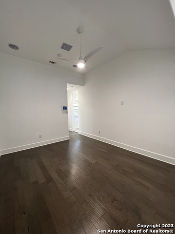 Listing photo id 22 for 208 Grandview Pl  4