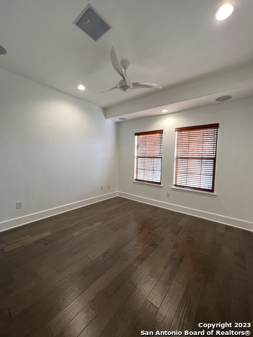 Listing photo id 31 for 208 Grandview Pl  4