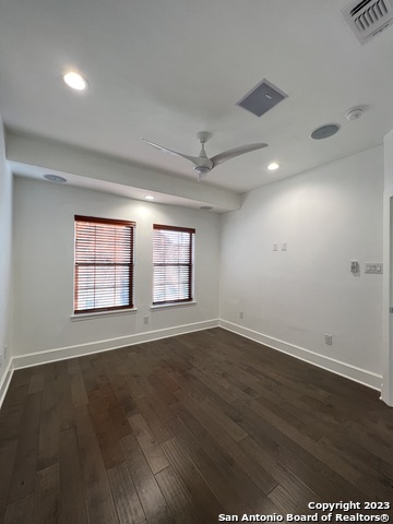 Listing photo id 34 for 208 Grandview Pl  4