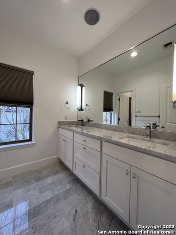 Listing photo id 36 for 208 Grandview Pl  4