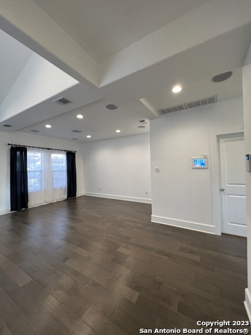 Listing photo id 3 for 208 Grandview Pl  4