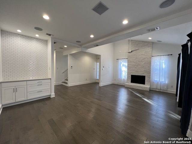 Listing photo id 4 for 208 Grandview Pl  4