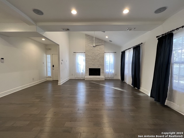 Listing photo id 5 for 208 Grandview Pl  4