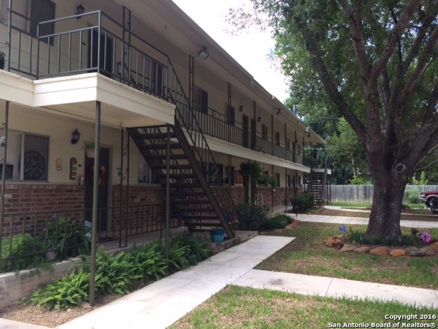 Details for 2500 Avenue E  1b, Hondo, TX 78861