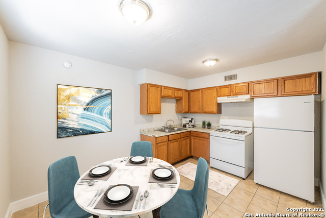 Image 3 of 16 For 2500 Avenue E  1b