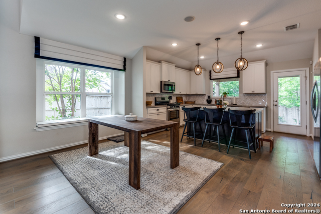 Image 11 of 28 For 2096 Cowan