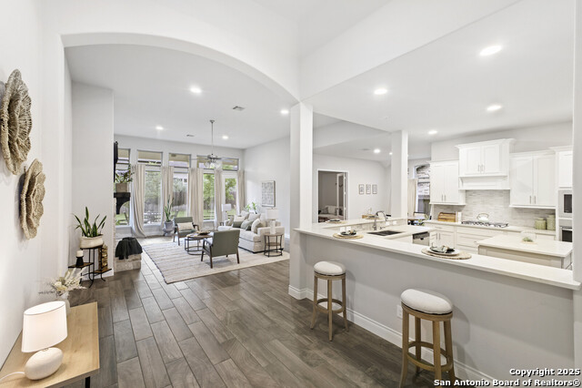 Listing photo id 8 for 7947 Valley Crst