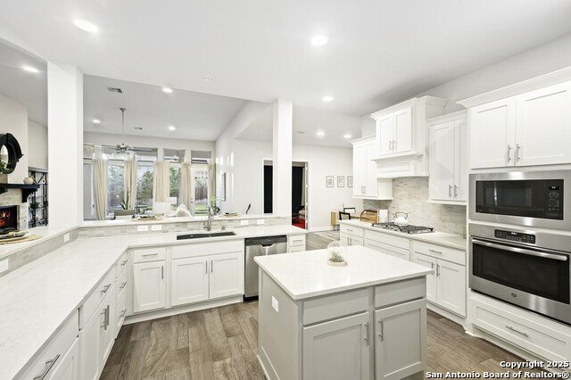 Listing photo id 10 for 7947 Valley Crst