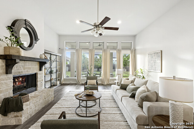 Listing photo id 13 for 7947 Valley Crst