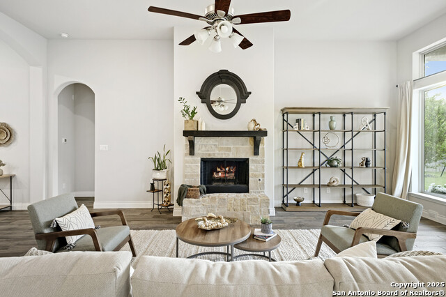 Listing photo id 14 for 7947 Valley Crst