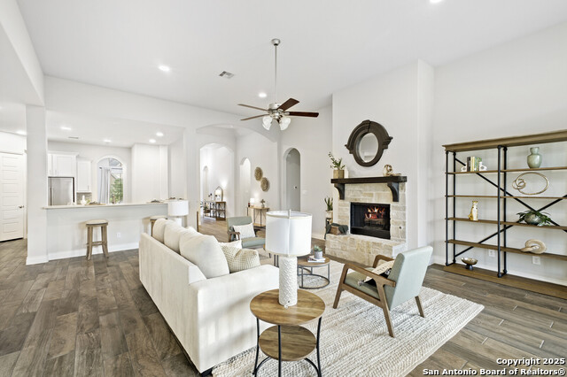 Listing photo id 15 for 7947 Valley Crst
