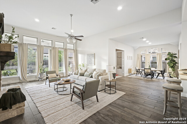 Listing photo id 17 for 7947 Valley Crst