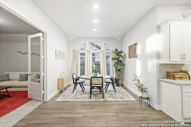 Listing photo id 19 for 7947 Valley Crst