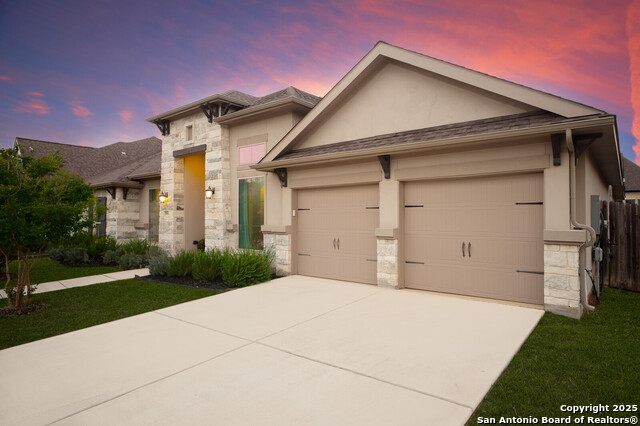 Listing photo id 1 for 7947 Valley Crst
