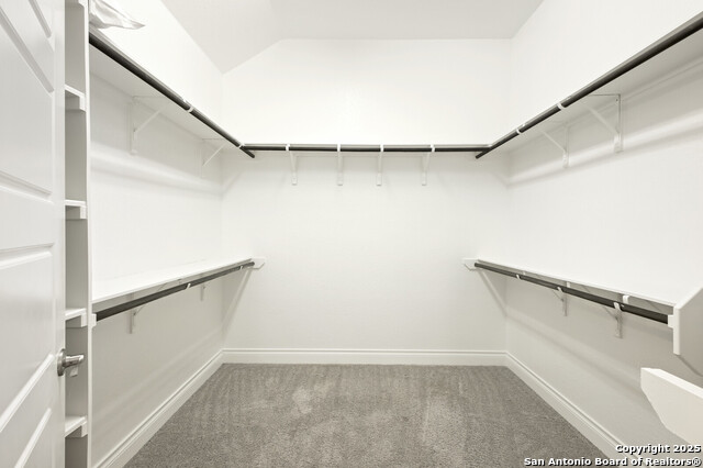 Listing photo id 28 for 7947 Valley Crst
