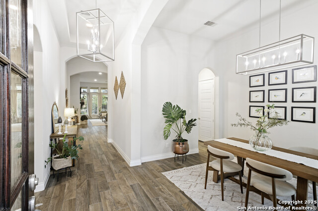 Listing photo id 2 for 7947 Valley Crst