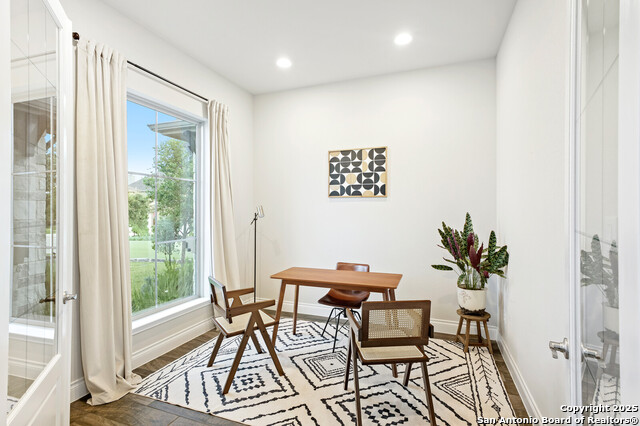 Listing photo id 3 for 7947 Valley Crst