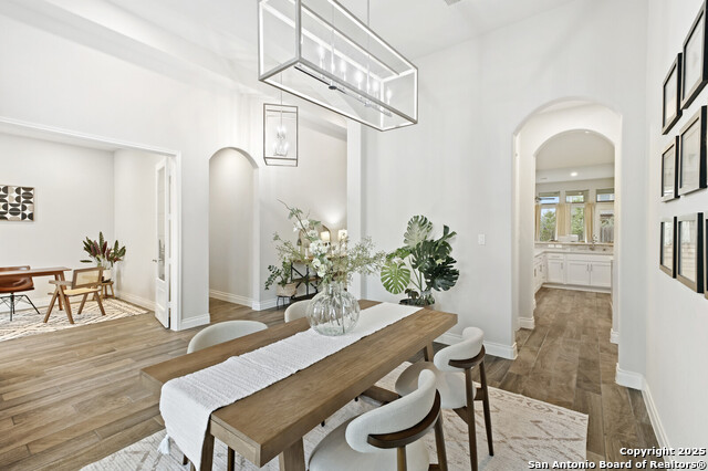 Listing photo id 4 for 7947 Valley Crst