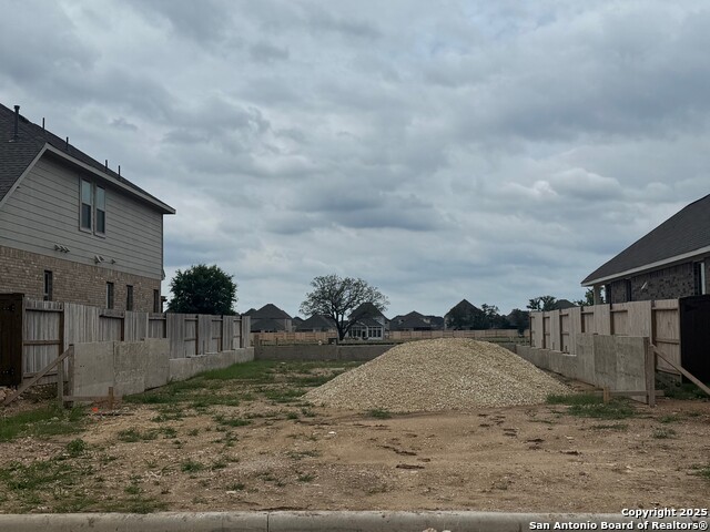 Listing photo id 0 for 12554 Carrick Dr