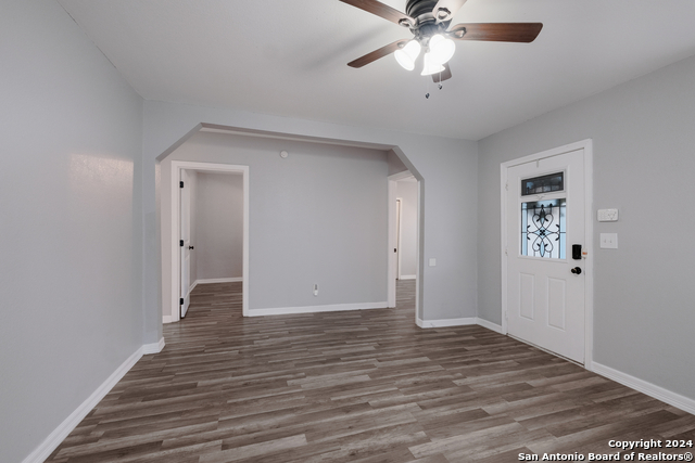 Listing photo id 8 for 1129 Smith St N