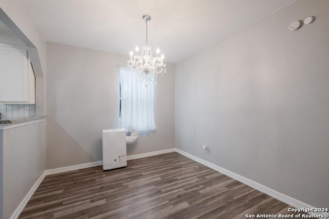 Listing photo id 10 for 1129 Smith St N