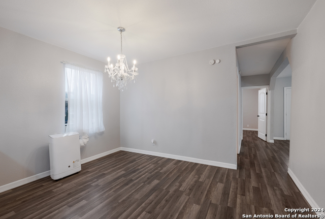 Listing photo id 11 for 1129 Smith St N