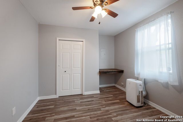 Listing photo id 17 for 1129 Smith St N