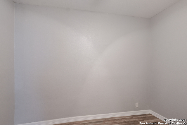 Listing photo id 18 for 1129 Smith St N