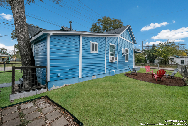 Listing photo id 30 for 1129 Smith St N