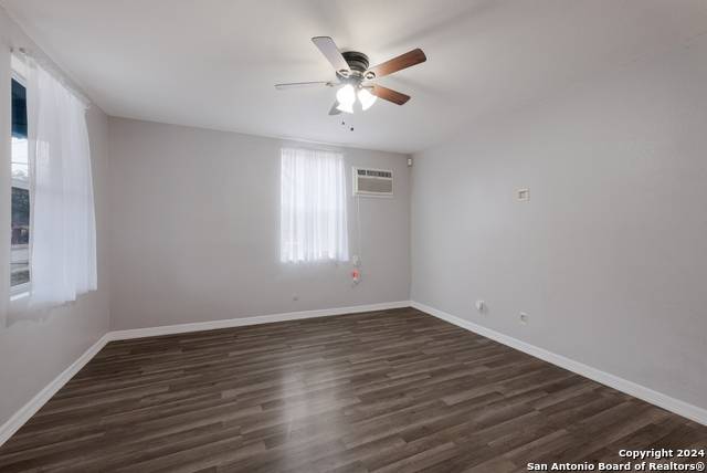 Listing photo id 6 for 1129 Smith St N