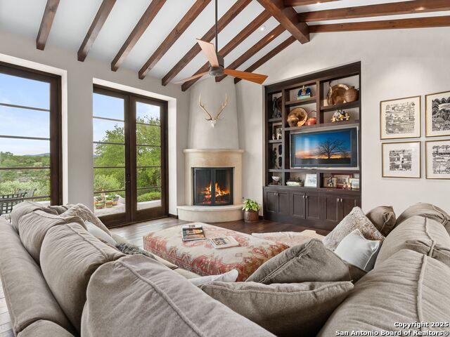 Listing photo id 10 for 2835 Palomino Springs
