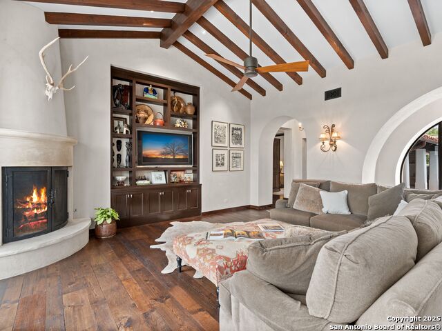 Listing photo id 11 for 2835 Palomino Springs